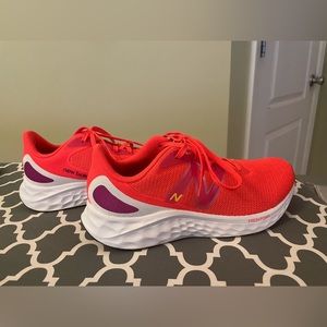 Brand new NB women’s sneakers.